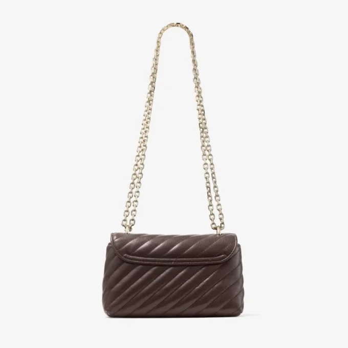 Curve Crossbody Small Chocoladebruine gewatteerde crossbodytas van bikerleer Curve Crossbody Small Chocoladebruine gewatteerde crossbodytas van bikerleer