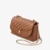 Curve Crossbody Small Tan gewatteerde crossbodytas van bikerleer Curve Crossbody Small Tan gewatteerde crossbodytas van bikerleer