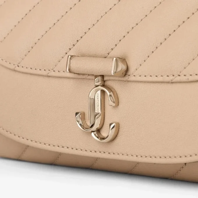 Curve-portemonnee met ketting Chai-portemonnee van gewatteerd bikerleer met ketting Curve-portemonnee met ketting Chai-portemonnee van gewatteerd bikerleer met ketting