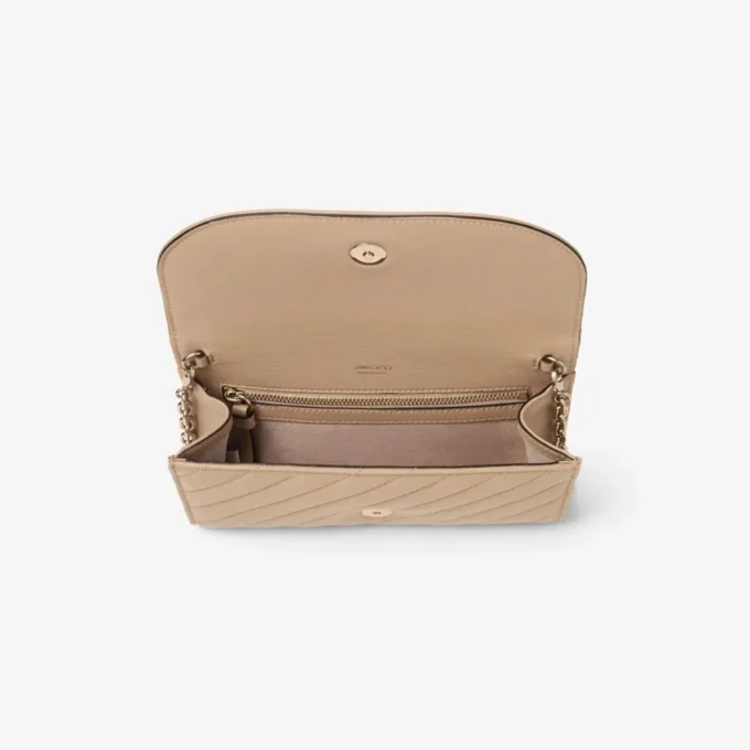 Curve-portemonnee met ketting Chai-portemonnee van gewatteerd bikerleer met ketting Curve-portemonnee met ketting Chai-portemonnee van gewatteerd bikerleer met ketting
