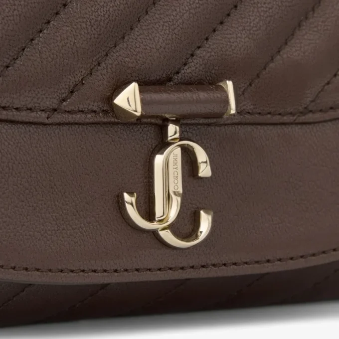 Curve-portemonnee met ketting Chocoladebruine gewatteerde Biker-leren portemonnee met ketting Curve-portemonnee met ketting Chocoladebruine gewatteerde Biker-leren portemonnee met ketting