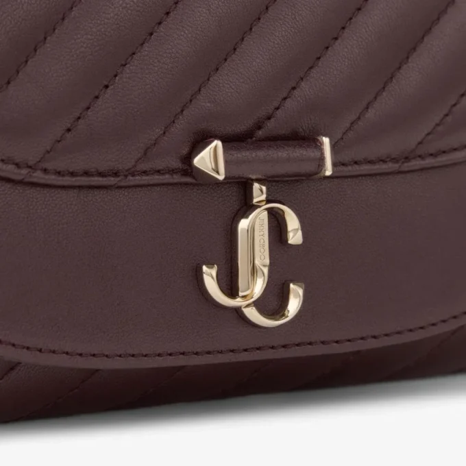 Curve-portemonnee met ketting Diep merlotkleurig gewatteerd Biker-leer Portemonnee met ketting Curve-portemonnee met ketting Diep merlotkleurig gewatteerd Biker-leer Portemonnee met ketting