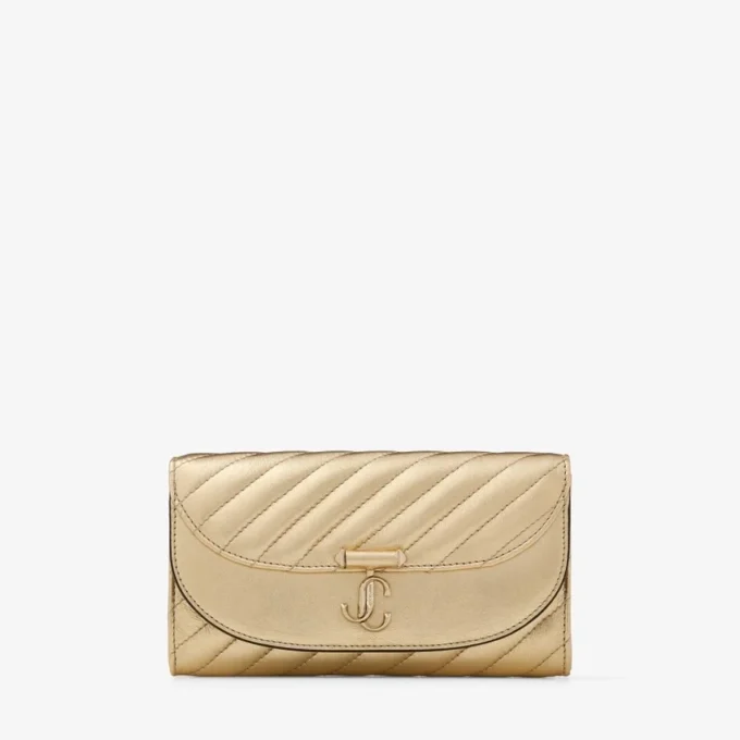 Curve-portemonnee met ketting Glanzend goudkleurige, gewatteerde metallic leren clutch Curve-portemonnee met ketting Glanzend goudkleurige, gewatteerde metallic leren clutch