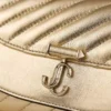 Curve-portemonnee met ketting Glanzend goudkleurige, gewatteerde metallic leren clutch Curve-portemonnee met ketting Glanzend goudkleurige, gewatteerde metallic leren clutch