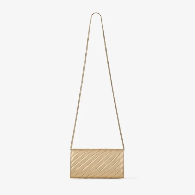 Curve-portemonnee met ketting Glanzend goudkleurige, gewatteerde metallic leren clutch Curve-portemonnee met ketting Glanzend goudkleurige, gewatteerde metallic leren clutch