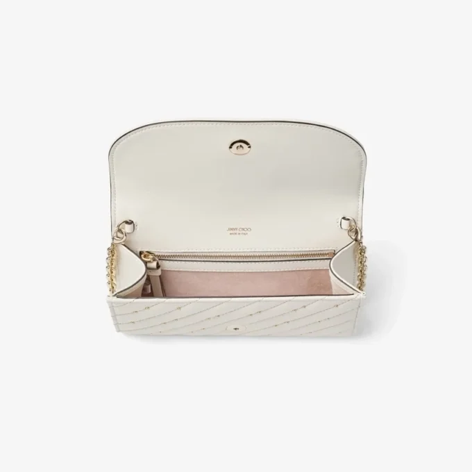 Curve-portemonnee met ketting Latte-portemonnee van gewatteerd nappaleer met ketting Curve-portemonnee met ketting Latte-portemonnee van gewatteerd nappaleer met ketting