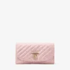 Curve-portemonnee met ketting Roze gewatteerde jimmy choo-kantportemonnee met ketting en kristallen JC-bar Curve-portemonnee met ketting Roze gewatteerde jimmy choo-kantportemonnee met ketting en kristallen JC-bar