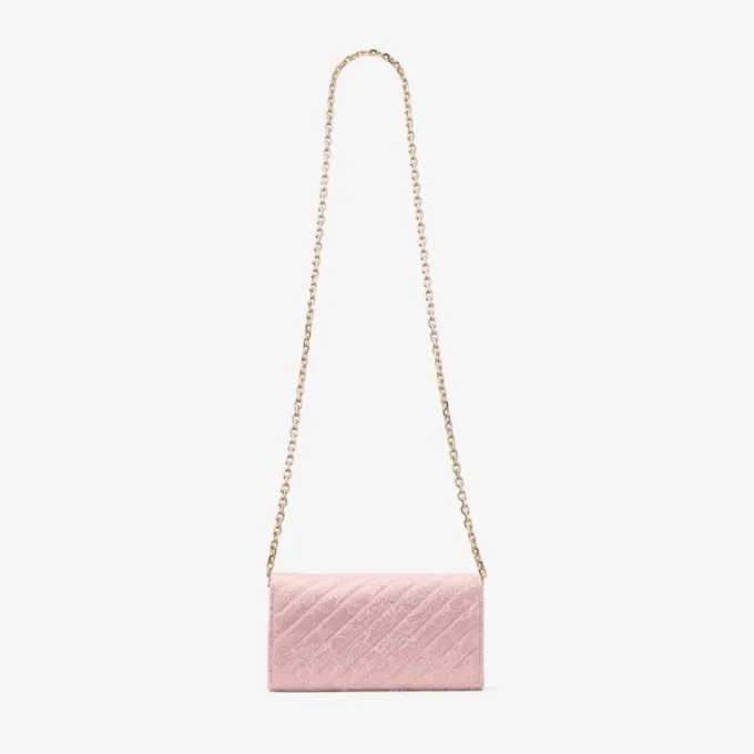 Curve-portemonnee met ketting Roze gewatteerde jimmy choo-kantportemonnee met ketting en kristallen JC-bar Curve-portemonnee met ketting Roze gewatteerde jimmy choo-kantportemonnee met ketting en kristallen JC-bar