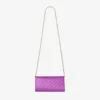 Curve-portemonnee met ketting Violet Orchid gewatteerde satijnen portemonneeketting met Crystal JC-bar Curve-portemonnee met ketting Violet Orchid gewatteerde satijnen portemonneeketting met Crystal JC-bar