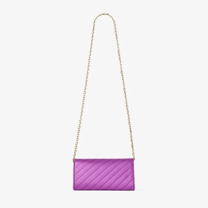 Curve-portemonnee met ketting Violet Orchid gewatteerde satijnen portemonneeketting met Crystal JC-bar Curve-portemonnee met ketting Violet Orchid gewatteerde satijnen portemonneeketting met Crystal JC-bar