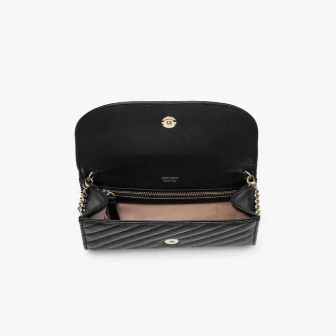 Curve-portemonnee met ketting Zwarte gewatteerde portemonnee van bikerleer met ketting Curve-portemonnee met ketting Zwarte gewatteerde portemonnee van bikerleer met ketting