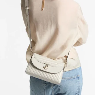 Curve Top Handle Latte gewatteerde nappalederen tas met handvat en parelversiering