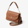 Curve Top Handle Tan gewatteerde Biker-leren tas met handvat en parelversiering