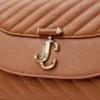 Curve Top Handle Tan gewatteerde Biker-leren tas met handvat en parelversiering
