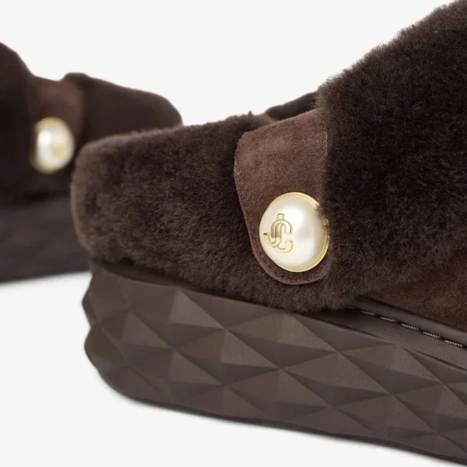 Diamond Maxi Mule F Chocoladebruine suède muiltjes met schapenvacht