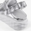 Diamond Sling zilverkleurige metallic leren slippers met kristallen band Diamond Sling zilverkleurige metallic leren slippers met kristallen band