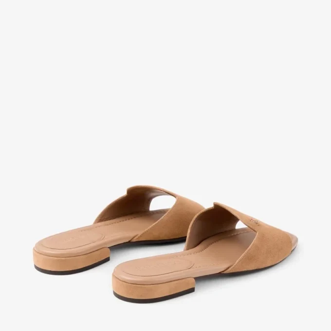 Dina platte suède ballerina’s in toffee