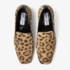 Eliot-slipper 45 Natuurlijke ponyhuid-slippers met luipaardprint Eliot-slipper 45 Natuurlijke ponyhuid-slippers met luipaardprint