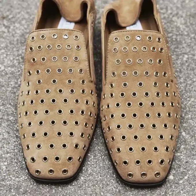 Eliot Slipper F Toffee suède pantoffels met oogjes Eliot Slipper F Toffee suède pantoffels met oogjes