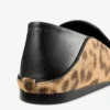 Eliot-slipper Natuurlijke poneyleer slippers met luipaardprint