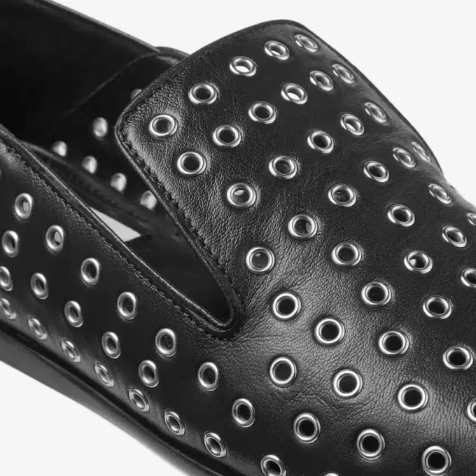 Eliot-slipper Zwarte metallic nappaleer slippers met oogjes Eliot-slipper Zwarte metallic nappaleer slippers met oogjes