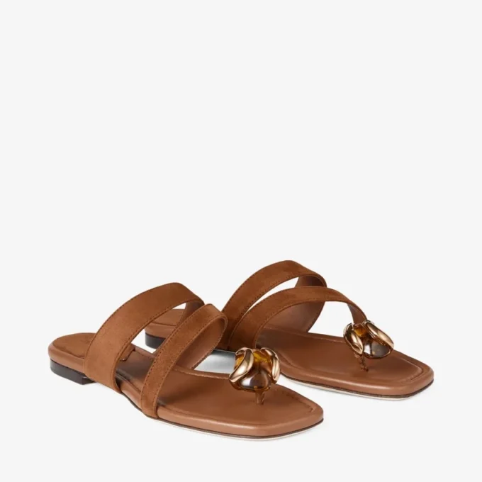 Emeri Stone platte sandalen van tan en amberkleurig suède Emeri Stone platte sandalen van tan en amberkleurig suède