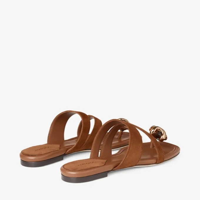 Emeri Stone platte sandalen van tan en amberkleurig suède Emeri Stone platte sandalen van tan en amberkleurig suède