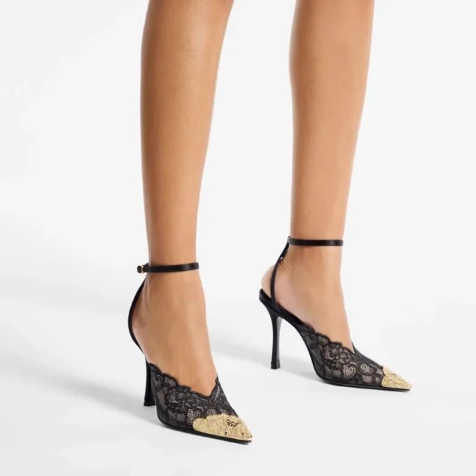Faiz 100 Zwarte Jimmy Choo-pumps met kant en metalen kanten details Faiz 100 Zwarte Jimmy Choo-pumps met kant en metalen kanten details