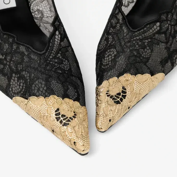Faiz 100 Zwarte Jimmy Choo-pumps met kant en metalen kanten details Faiz 100 Zwarte Jimmy Choo-pumps met kant en metalen kanten details