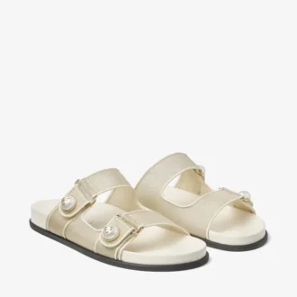 Fayence-sandaal Champagne metallic lakslederen sandalen met parels