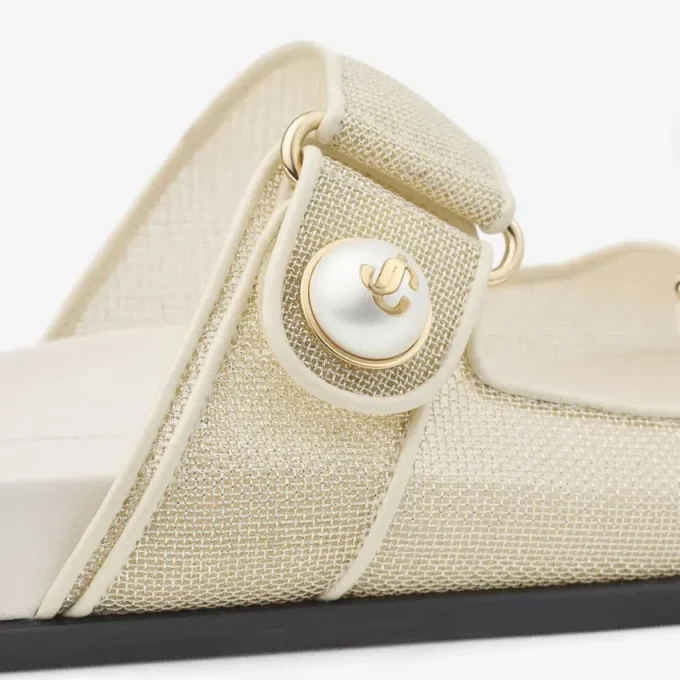 Fayence-sandaal Champagne metallic lakslederen sandalen met parels