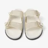Fayence-sandaal Champagne metallic lakslederen sandalen met parels