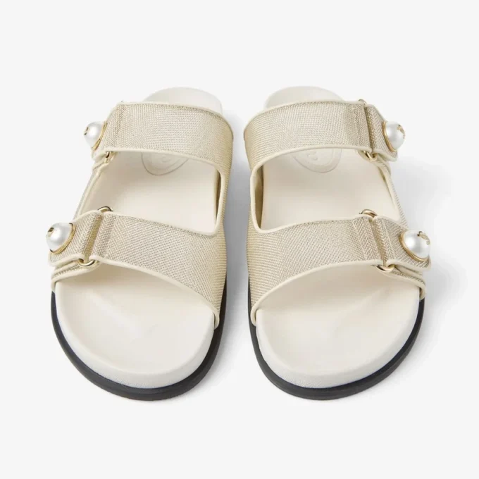 Fayence-sandaal Champagne metallic lakslederen sandalen met parels