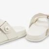 Fayence-sandaal Latte-leren platte sandalen met parelversiering Fayence-sandaal Latte-leren platte sandalen met parelversiering