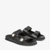 Fayence-sandaal Zwarte leren platte sandalen met parelversiering Fayence-sandaal Zwarte leren platte sandalen met parelversiering