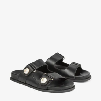 Fayence-sandaal Zwarte leren platte sandalen met parelversiering