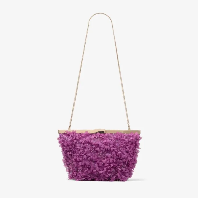 Ganache Violet Orchid satijnen clutch met bloembladborduursel Ganache Violet Orchid satijnen clutch met bloembladborduursel