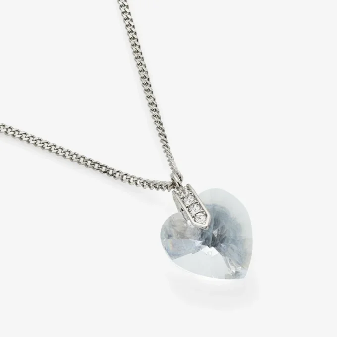 Hartketting Hartketting met zilveren afwerking en kristallen Hartketting Hartketting met zilveren afwerking en kristallen
