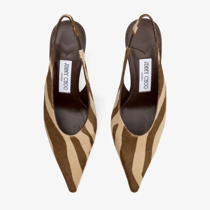 Isa 80 Chocoladebruine ponypumps met zebraprint Isa 80 Chocoladebruine ponypumps met zebraprint