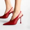 Isa 95 robijnrode leren pumps Isa 95 robijnrode leren pumps