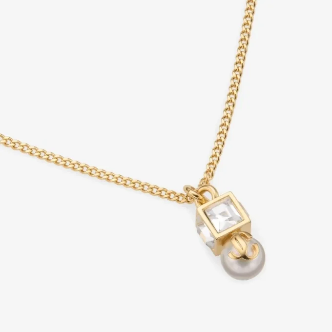 Jc Pearl Cube-hanger Gouden metalen hanger met parel en kristallen kubus Jc Pearl Cube-hanger Gouden metalen hanger met parel en kristallen kubus