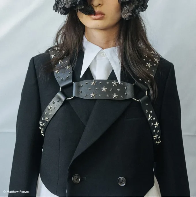 Jimmy Choo Noir Kei Ninomiya All Stars Harness Zwart harnas van glad kalfsleer met  metalen versiering met meerdere sterren