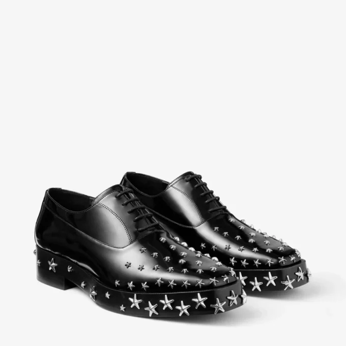 Jimmy Choo Noir Kei Ninomiya Star Schoen Zwarte gepolijste kalfsleren veterschoenen met sterrenversiering Jimmy Choo Noir Kei Ninomiya Star Schoen Zwarte gepolijste kalfsleren veterschoenen met sterrenversiering