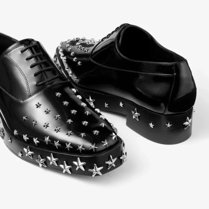 Jimmy Choo Noir Kei Ninomiya Star Schoen Zwarte gepolijste kalfsleren veterschoenen met sterrenversiering Jimmy Choo Noir Kei Ninomiya Star Schoen Zwarte gepolijste kalfsleren veterschoenen met sterrenversiering