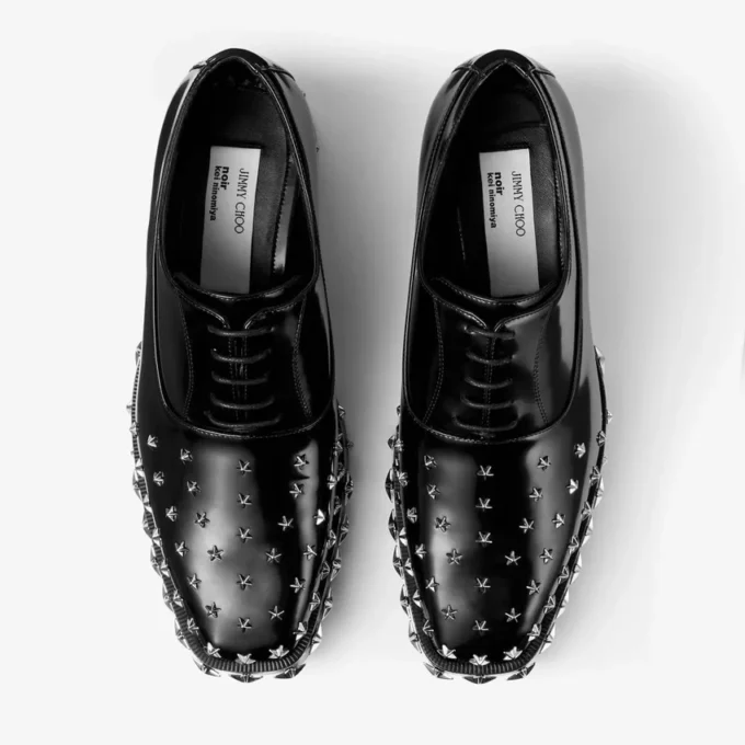 Jimmy Choo Noir Kei Ninomiya Star Schoen Zwarte gepolijste kalfsleren veterschoenen met sterrenversiering Jimmy Choo Noir Kei Ninomiya Star Schoen Zwarte gepolijste kalfsleren veterschoenen met sterrenversiering