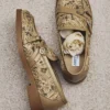 Kalia Loafer Loafers van natuurlijk geweven raffia met bloemenmotief en kalfsleer Kalia Loafer Loafers van natuurlijk geweven raffia met bloemenmotief en kalfsleer