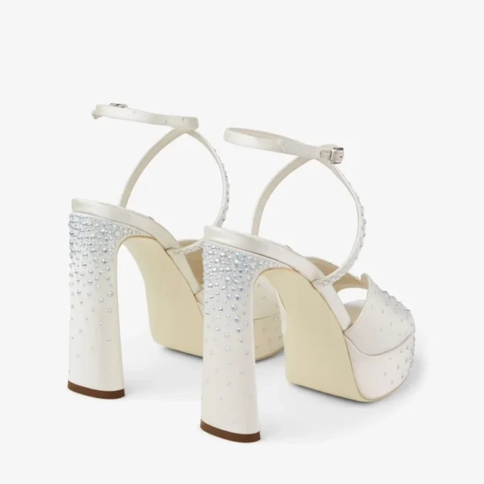 Karli Platform 125 Ivoor Satijnen Kristallen Plateausandalen Karli Platform 125 Ivoor Satijnen Kristallen Plateausandalen