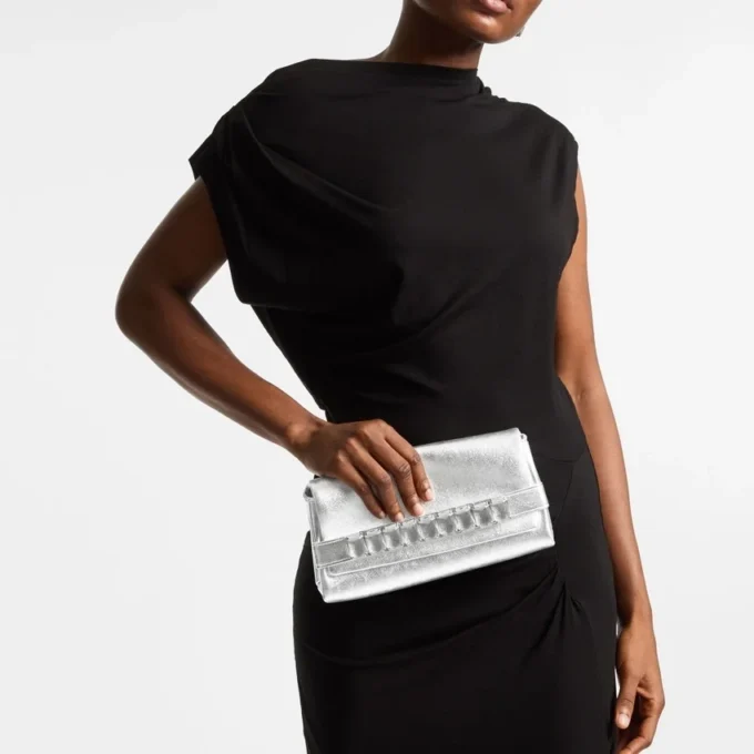 Kya zilvermetalen nappaleren clutch Kya zilvermetalen nappaleren clutch