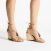 Lova Wedge 85 Goudkleurige metallic nappaleren sleehakken met kralen Lova Wedge 85 Goudkleurige metallic nappaleren sleehakken met kralen