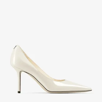Love 85 Latte lakleren pumps met Jc-embleem